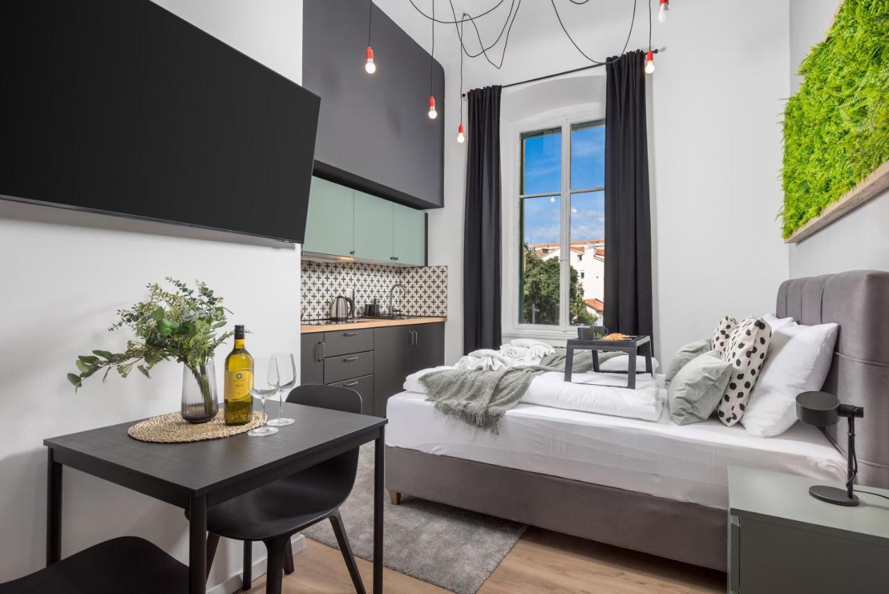 Apartments & Rooms One World Rijeka Zewnętrze zdjęcie